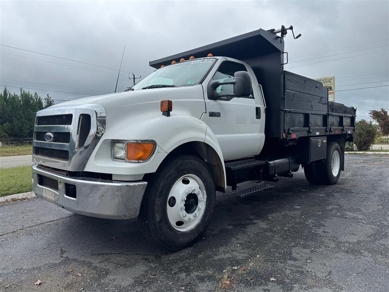 2004 Ford F-750 SuperCab photo 3