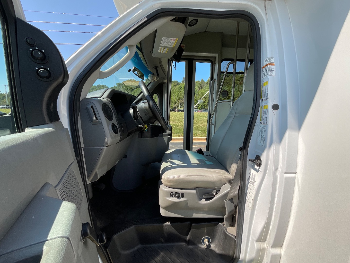 2019 Ford E-450 photo 9