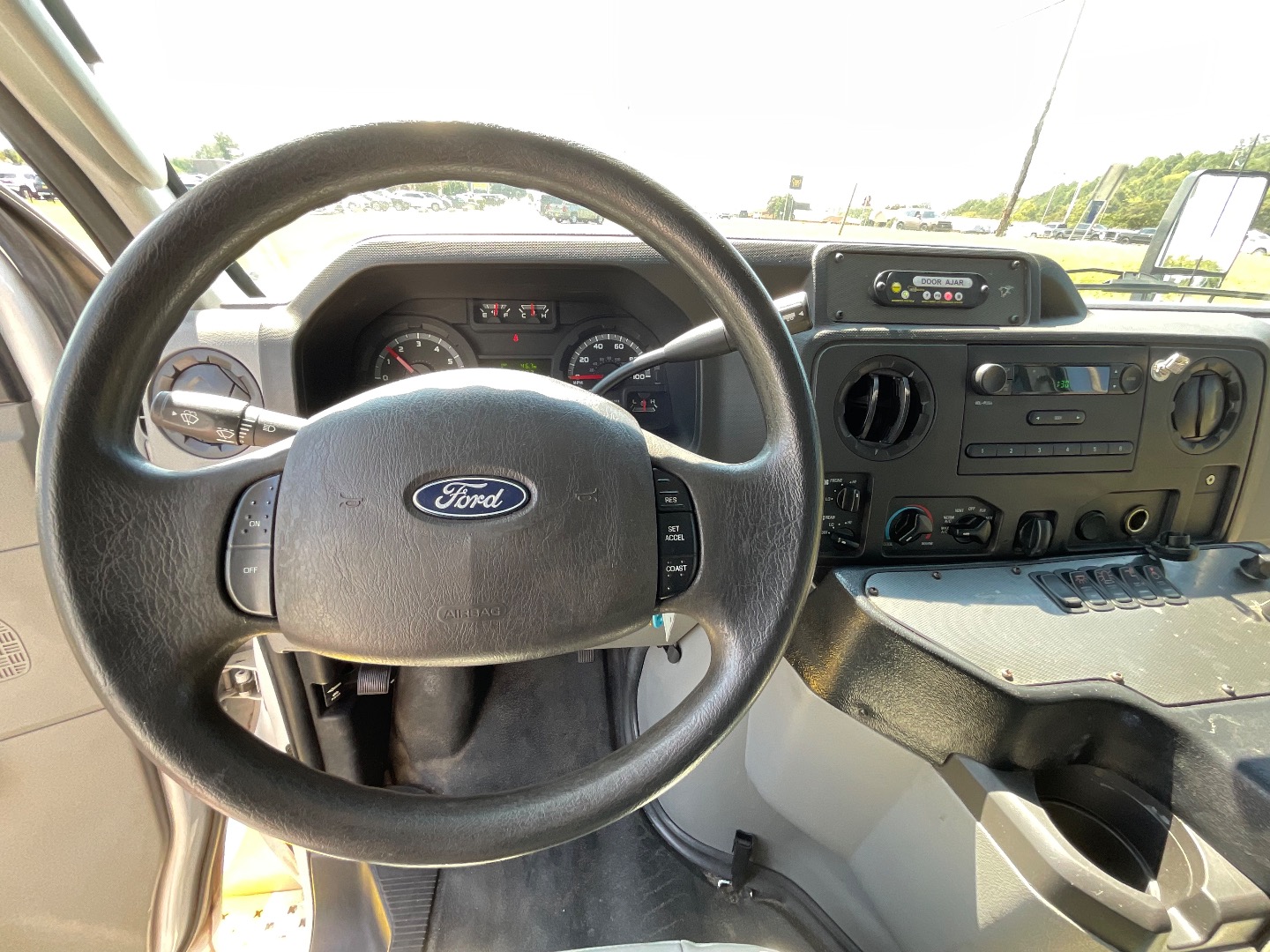 2019 Ford E-450 photo 10