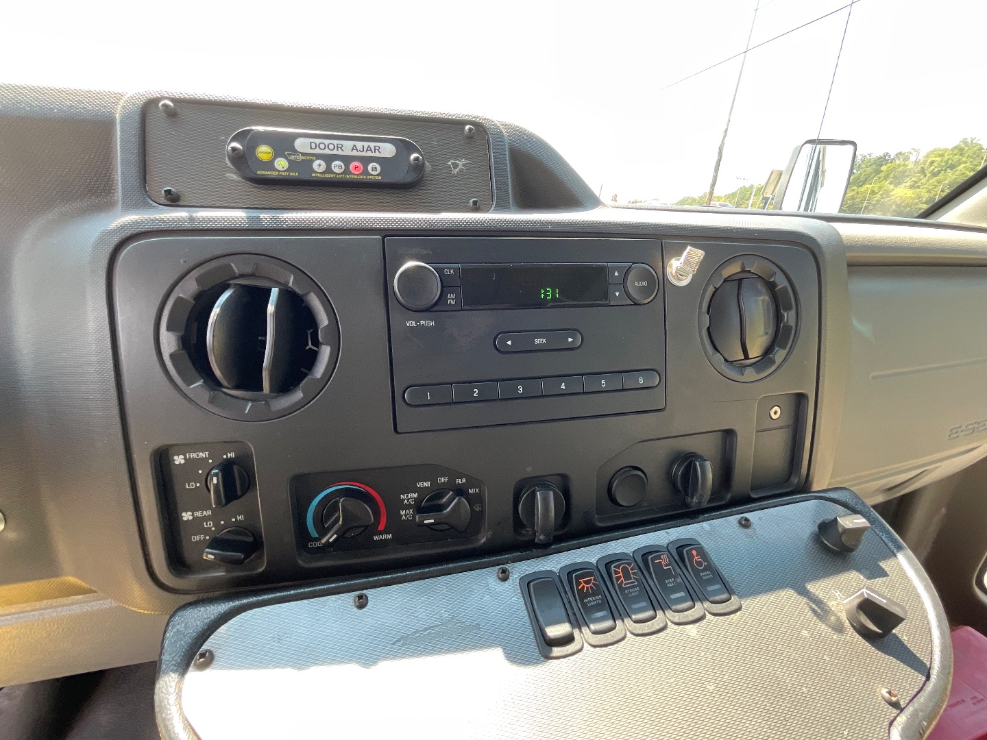 2019 Ford E-450 photo 11