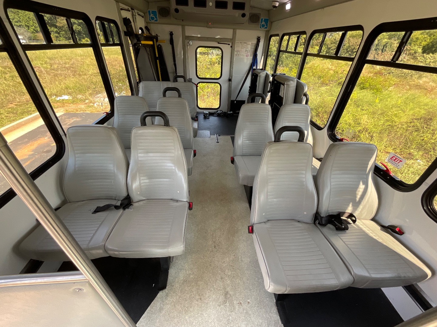 2019 Ford E-450 photo 14