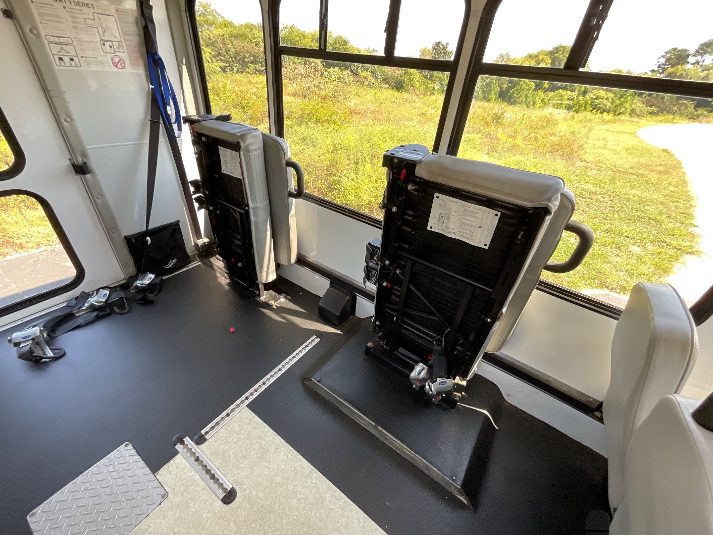 2019 Ford E-450 photo 15