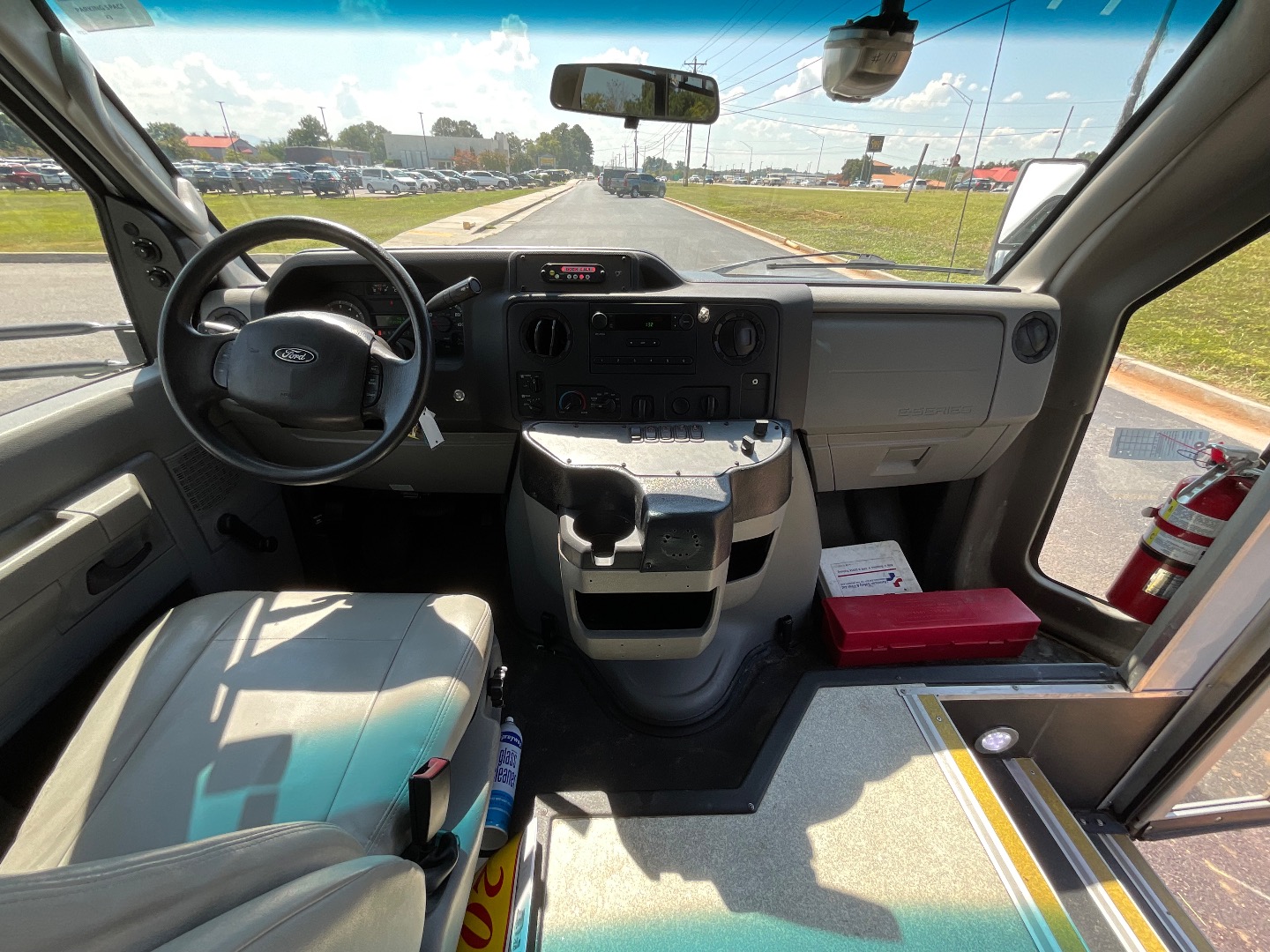 2019 Ford E-450 photo 17