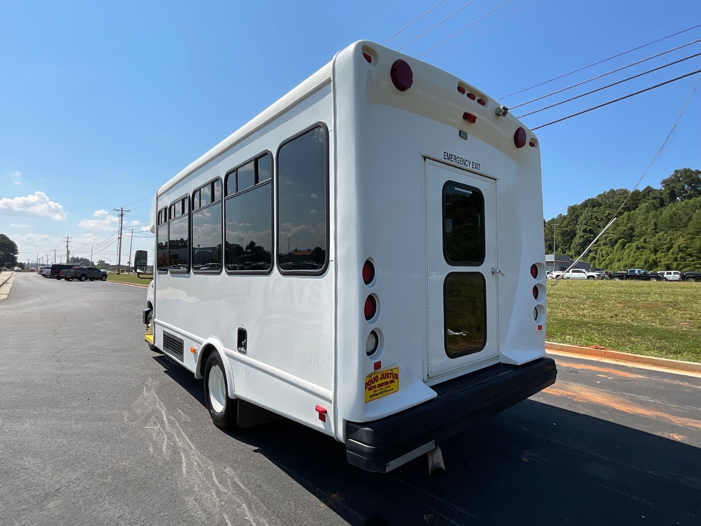 2019 Ford E-450 photo 2