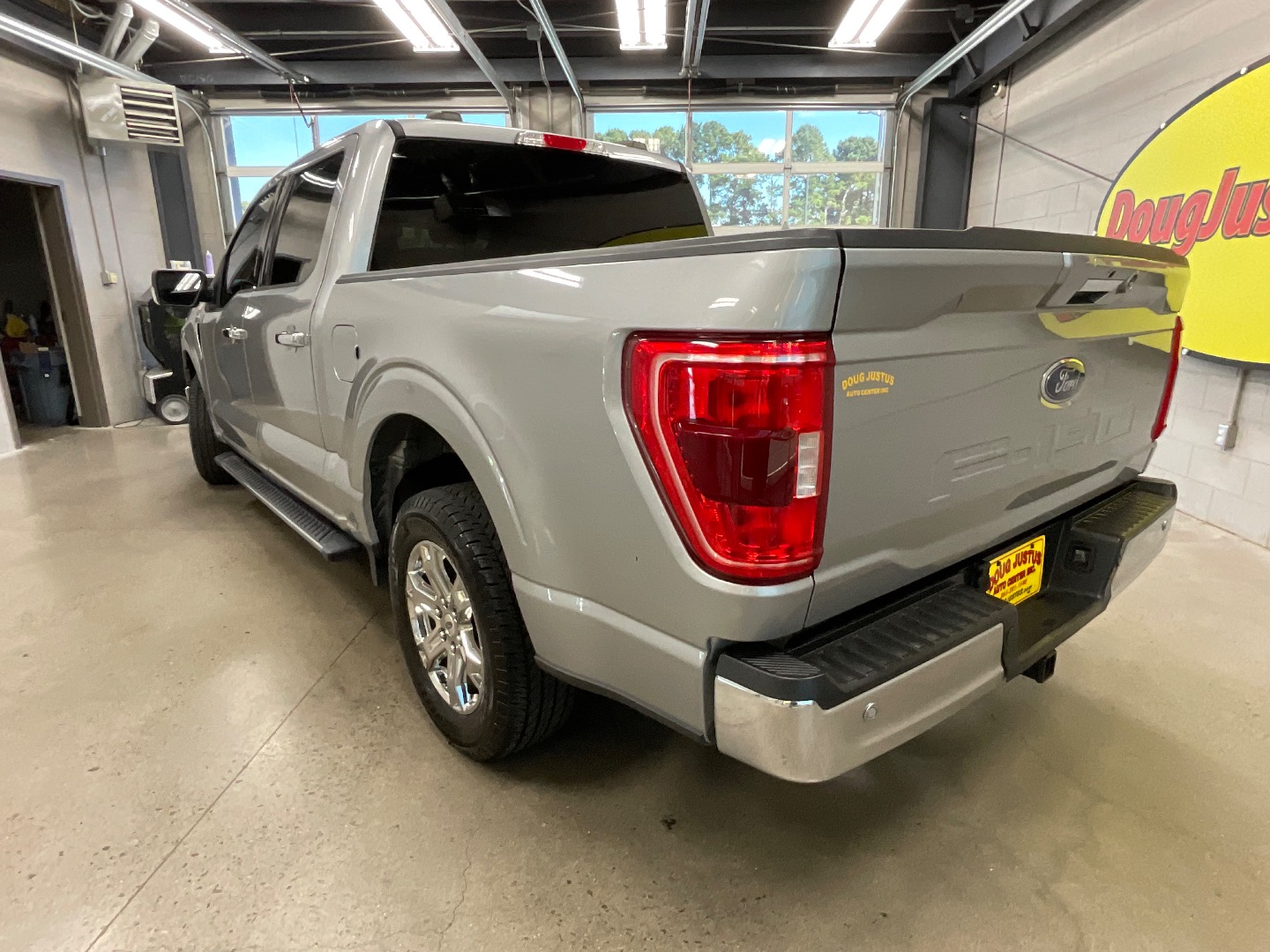 2021 Ford F-150 XLT photo 2