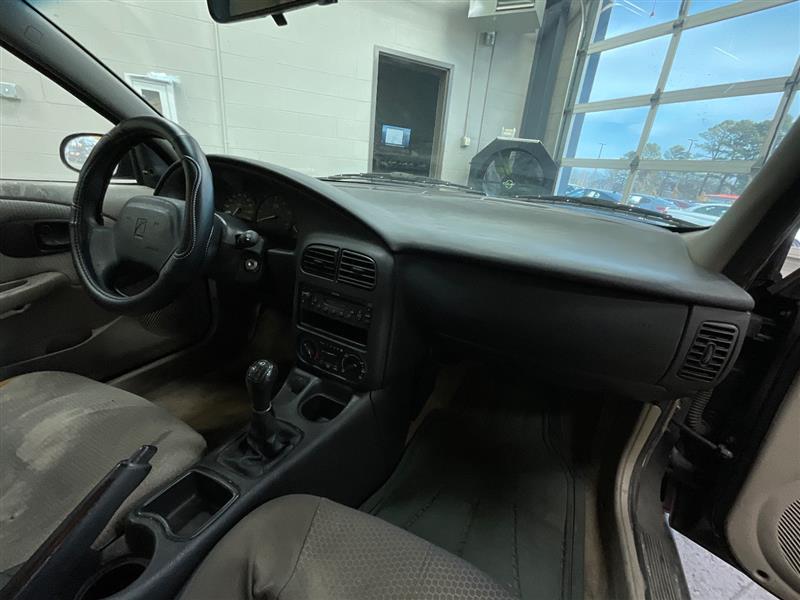 2002 SATURN SL 