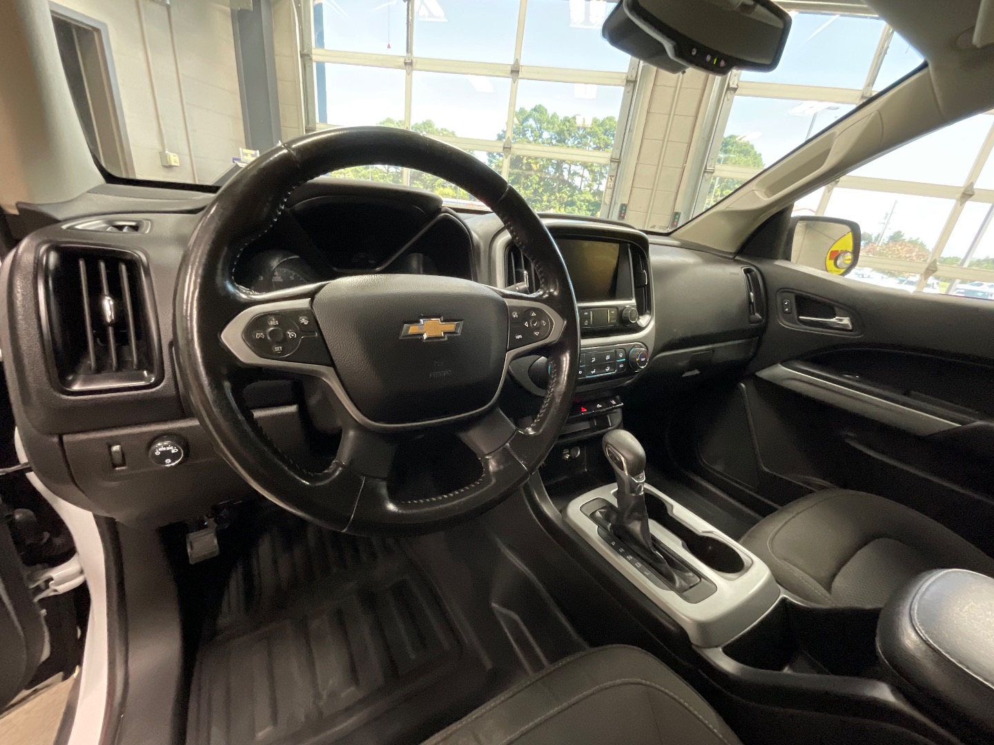 2022 Chevrolet Colorado LT photo 11
