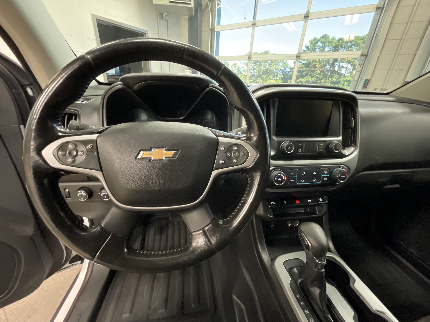 2022 Chevrolet Colorado LT photo 12