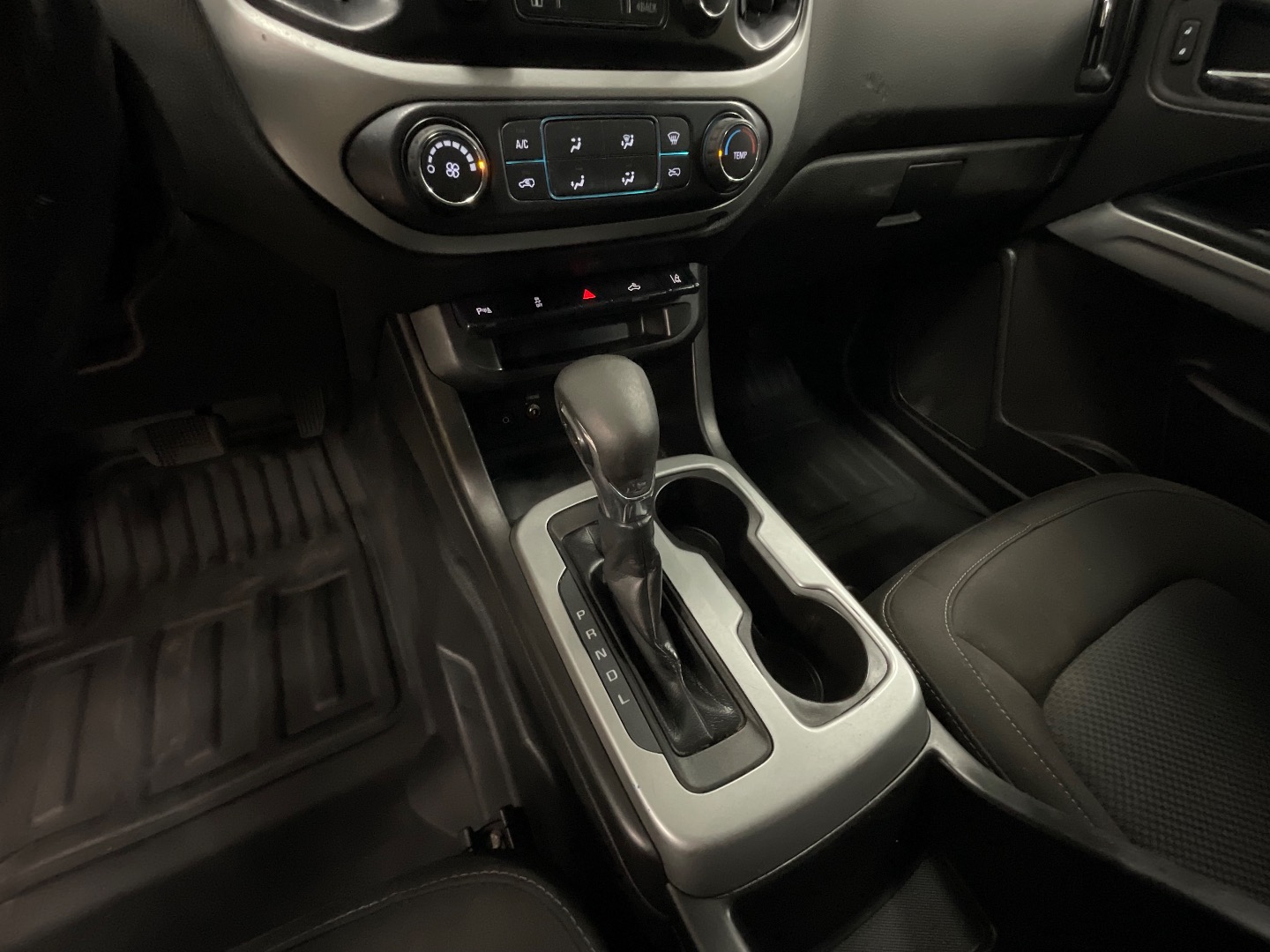 2022 Chevrolet Colorado LT photo 13