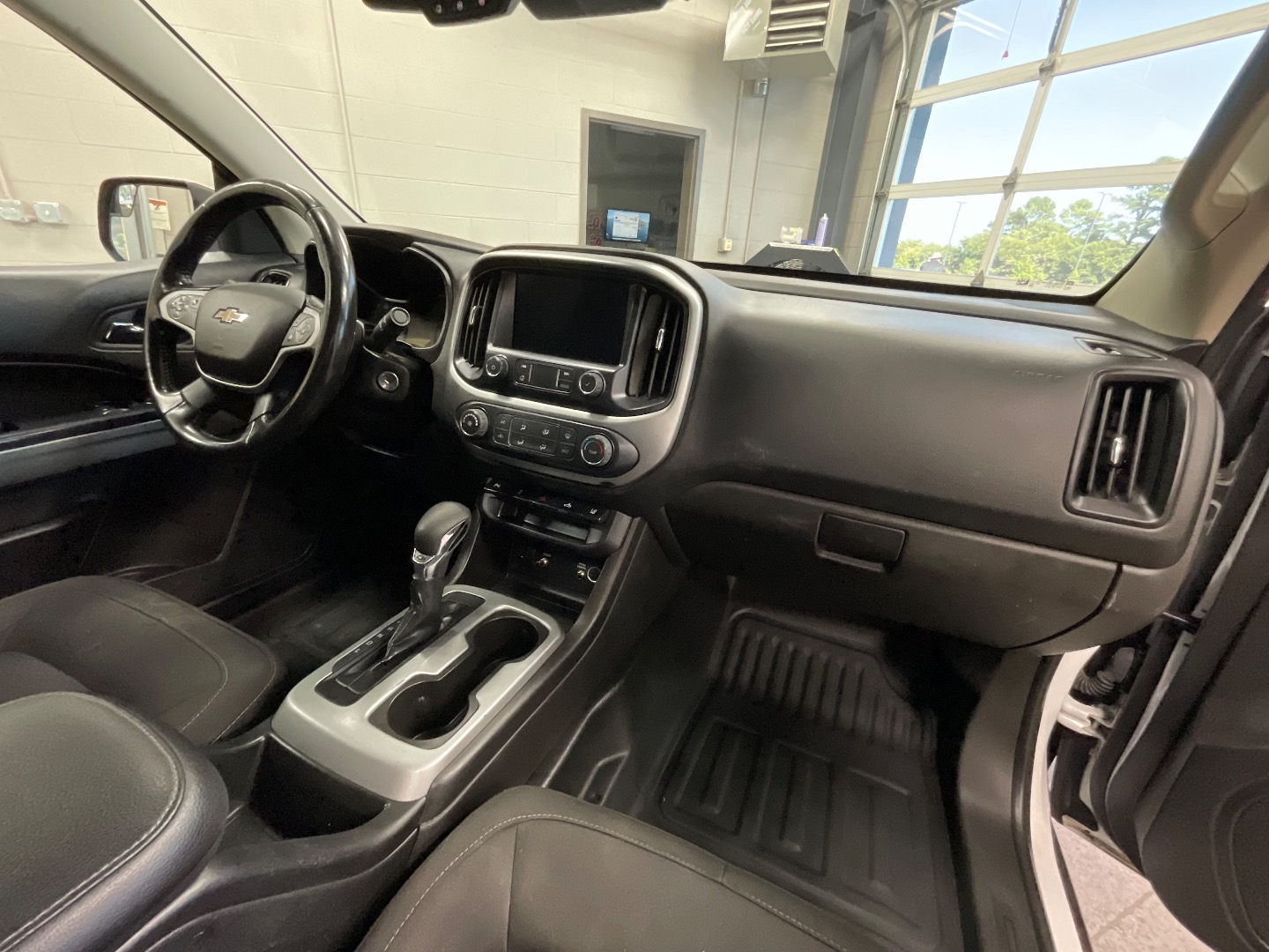 2022 Chevrolet Colorado LT photo 17