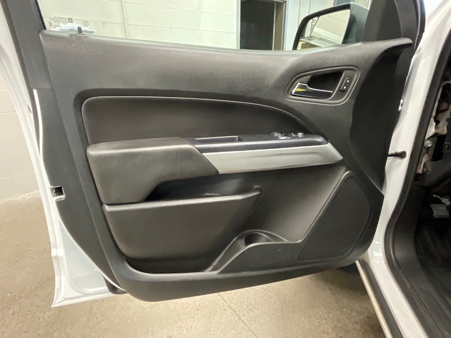 2022 Chevrolet Colorado LT photo 9