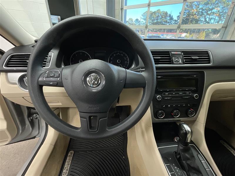 2013 VOLKSWAGEN PASSAT S