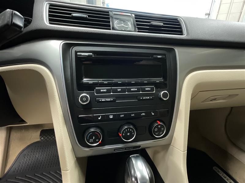 2013 VOLKSWAGEN PASSAT S