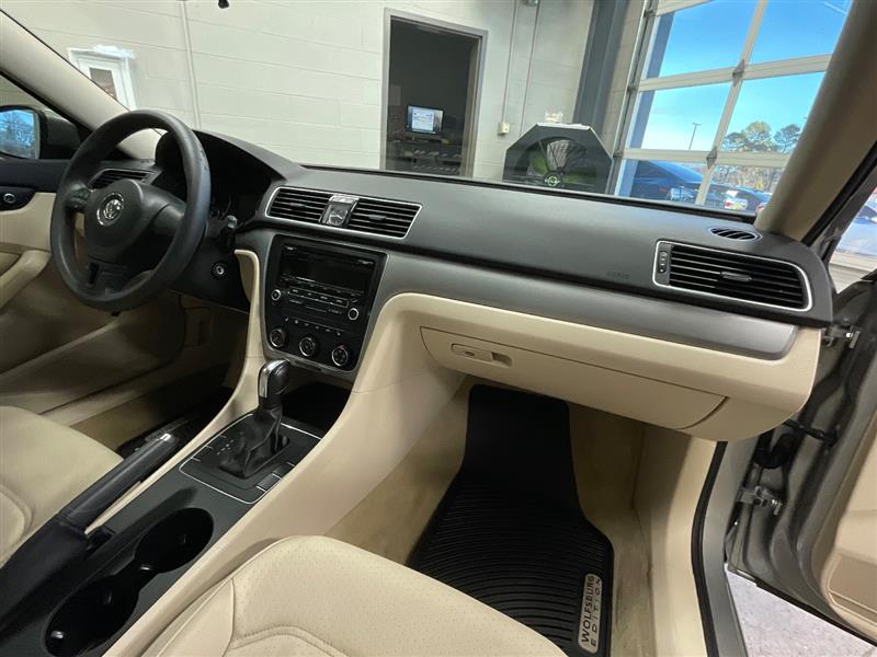 2013 VOLKSWAGEN PASSAT S