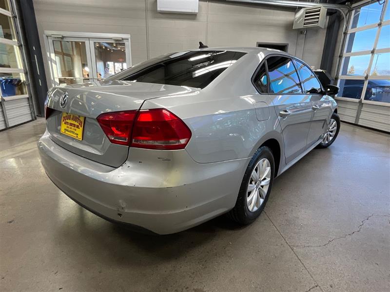 2013 VOLKSWAGEN PASSAT S