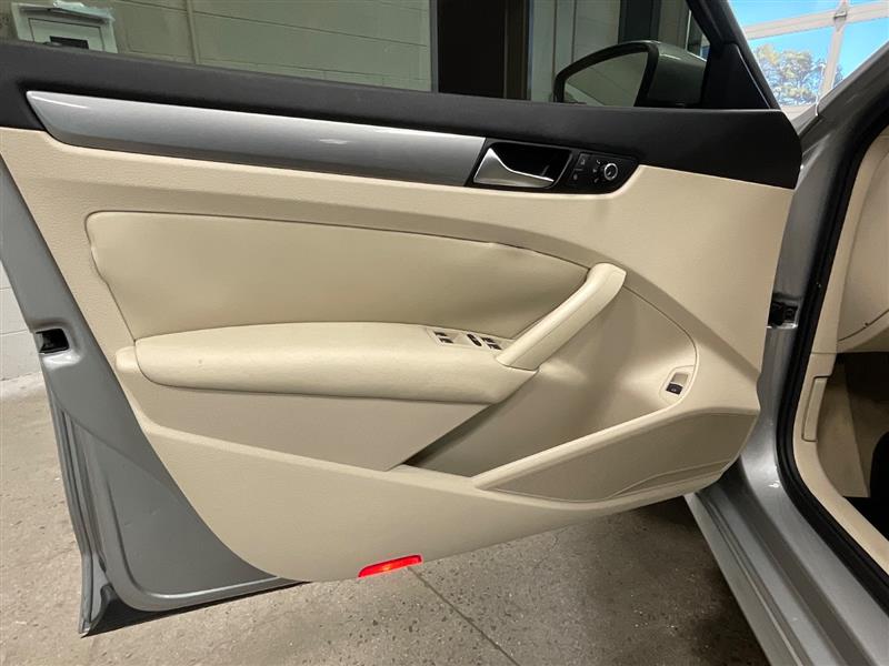 2013 VOLKSWAGEN PASSAT S