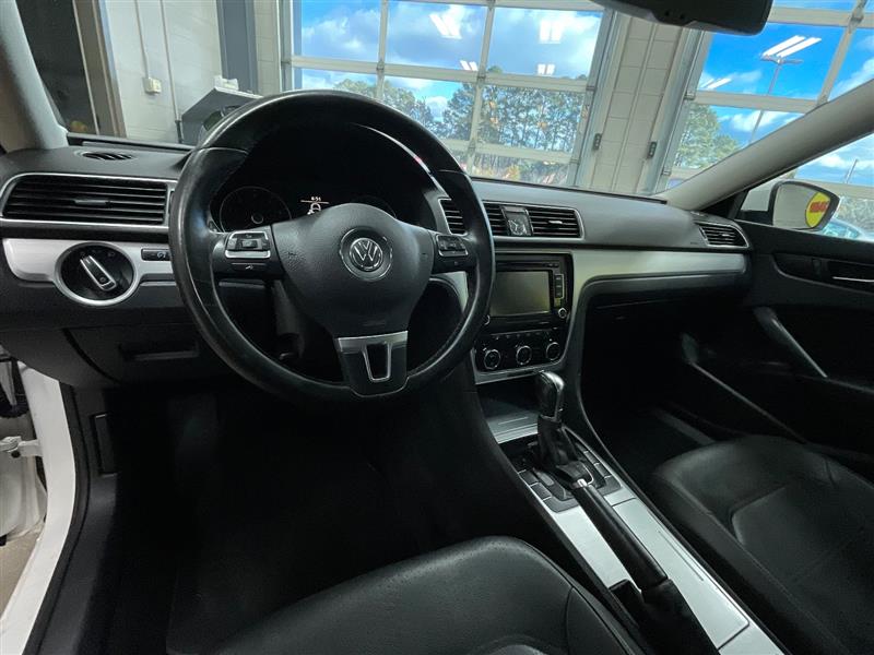 2012 VOLKSWAGEN PASSAT SE