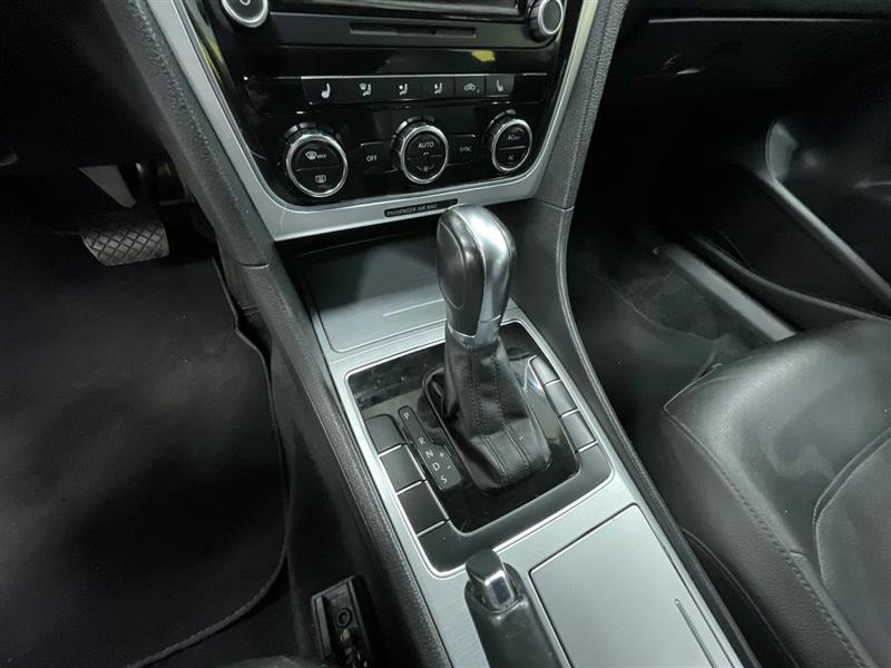 2012 VOLKSWAGEN PASSAT SE