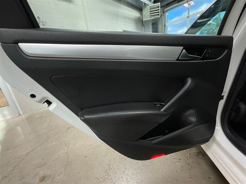 2012 VOLKSWAGEN PASSAT SE