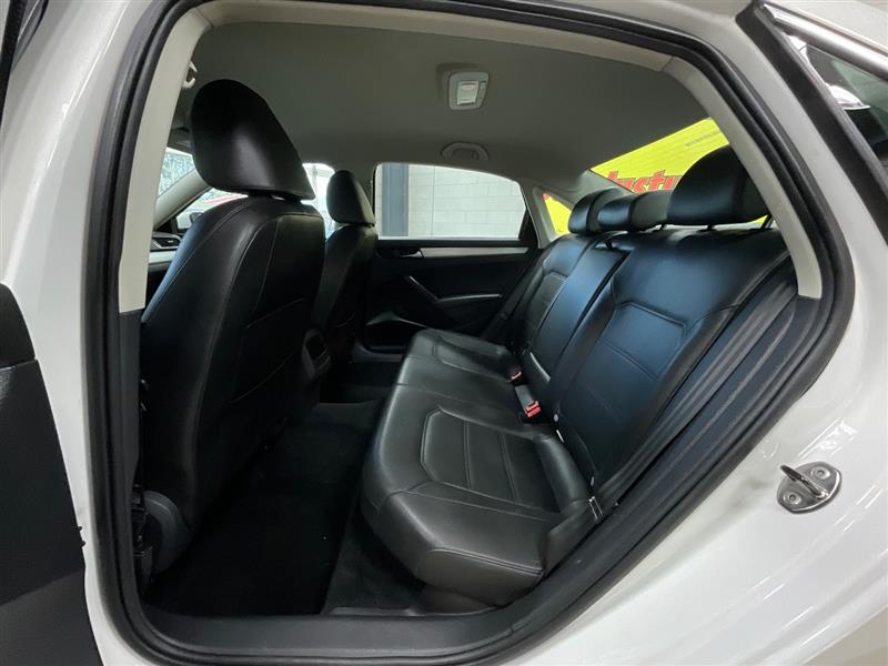 2012 VOLKSWAGEN PASSAT SE