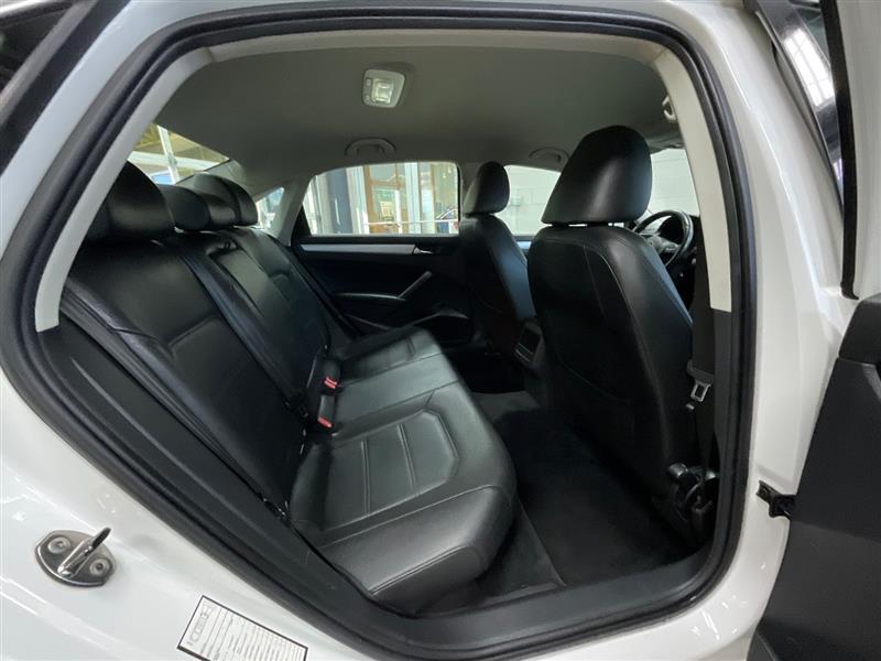 2012 VOLKSWAGEN PASSAT SE