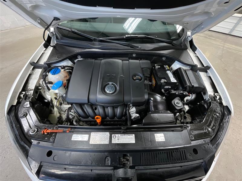 2012 VOLKSWAGEN PASSAT SE