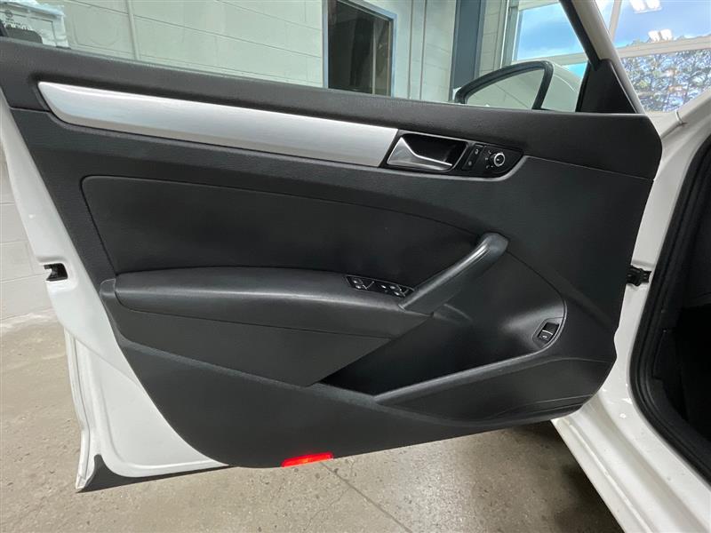 2012 VOLKSWAGEN PASSAT SE