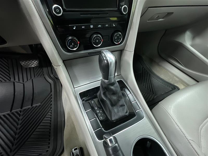2015 VOLKSWAGEN PASSAT 2.0L TDI SE