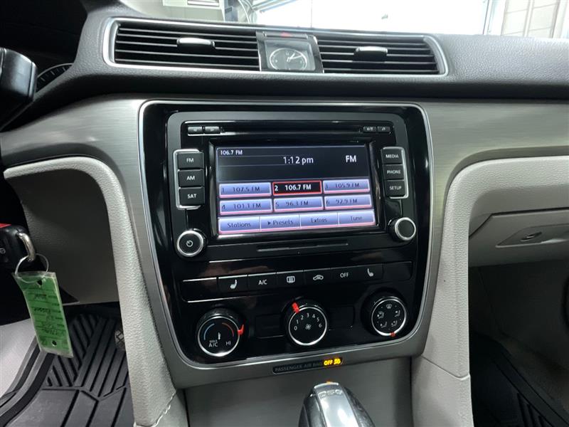 2015 VOLKSWAGEN PASSAT 2.0L TDI SE