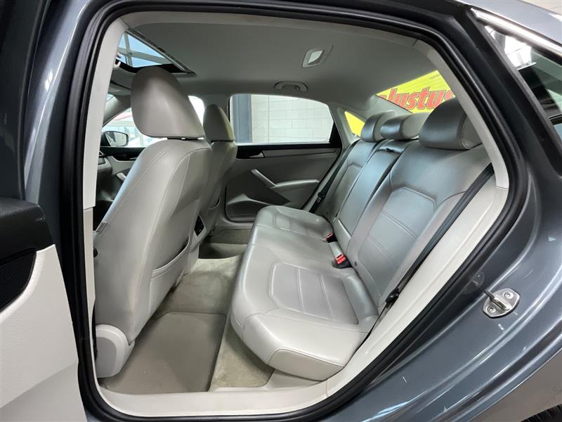 2015 VOLKSWAGEN PASSAT 2.0L TDI SE