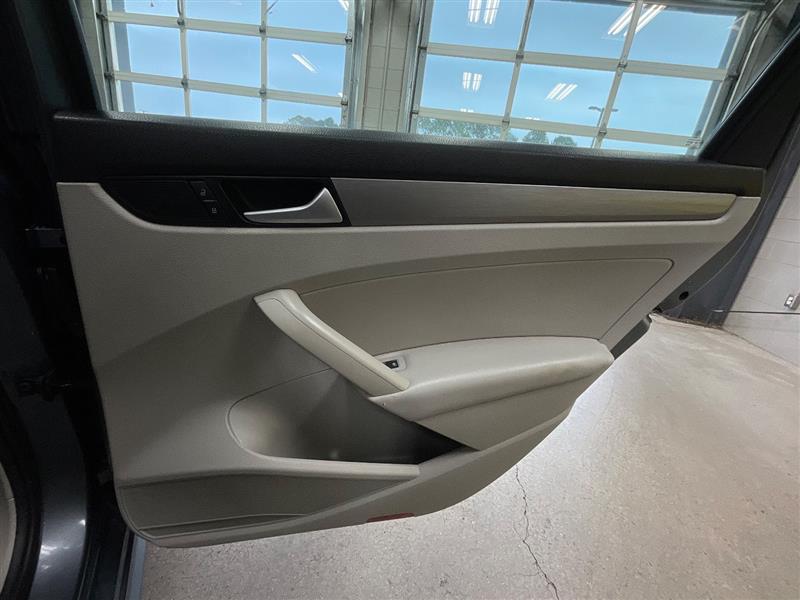 2015 VOLKSWAGEN PASSAT 2.0L TDI SE