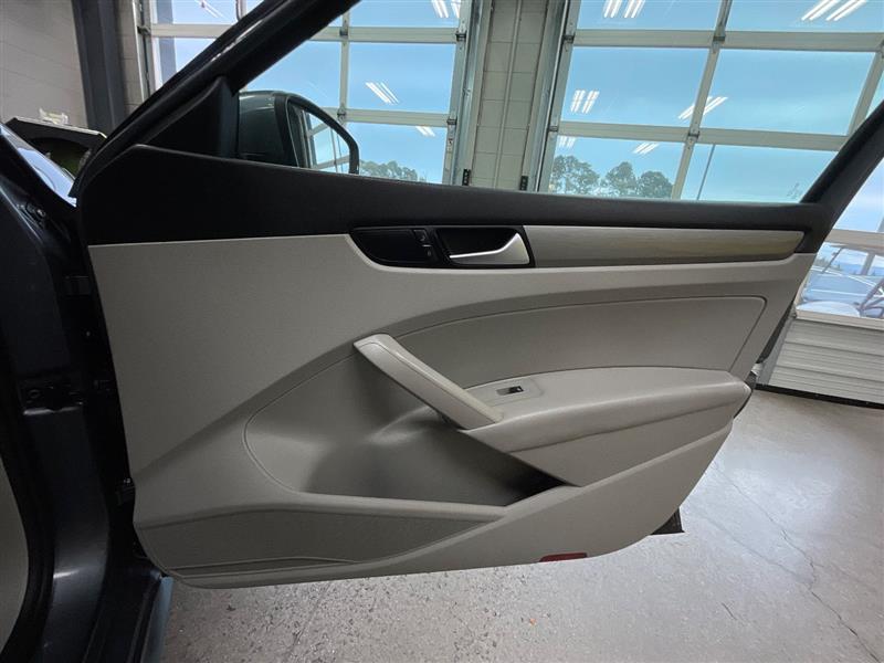 2015 VOLKSWAGEN PASSAT 2.0L TDI SE