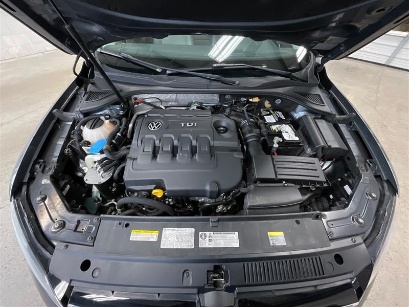 2015 VOLKSWAGEN PASSAT 2.0L TDI SE