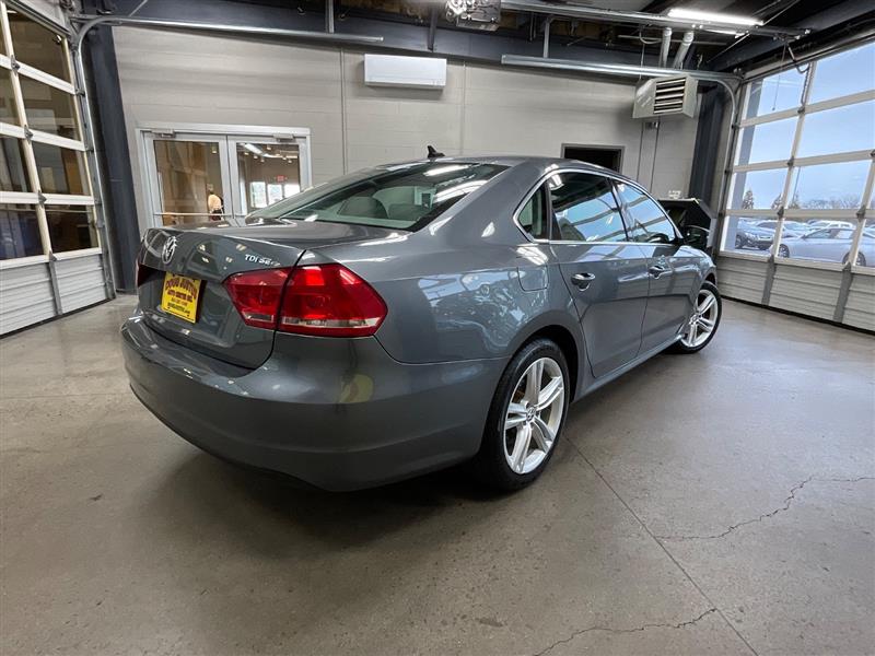 2015 VOLKSWAGEN PASSAT 2.0L TDI SE