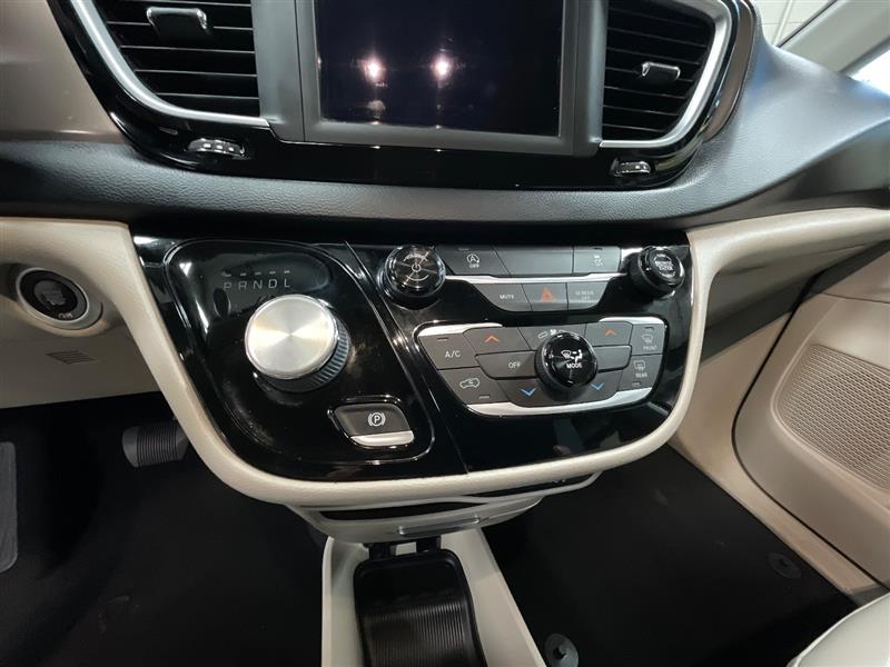 2021 CHRYSLER VOYAGER LXI