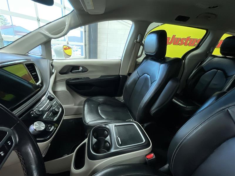 2022 CHRYSLER PACIFICA HYBRID TOURING L