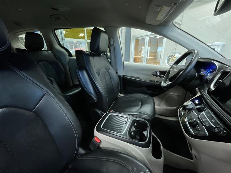 2022 CHRYSLER PACIFICA HYBRID TOURING L