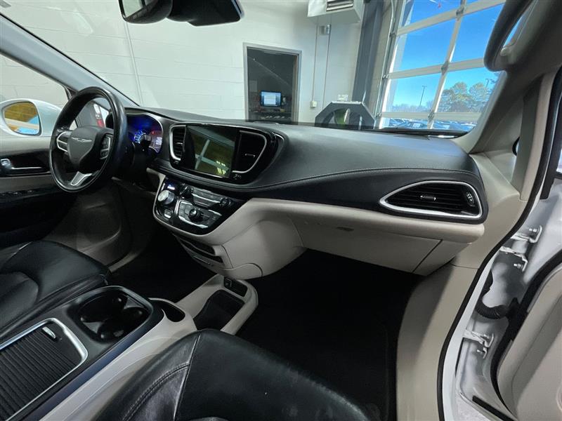 2022 CHRYSLER PACIFICA HYBRID TOURING L