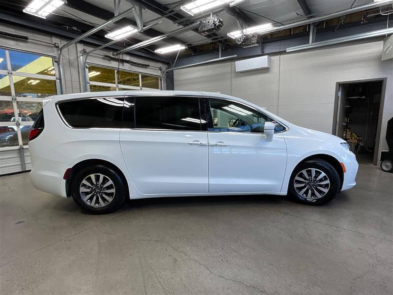 2022 CHRYSLER PACIFICA HYBRID TOURING L