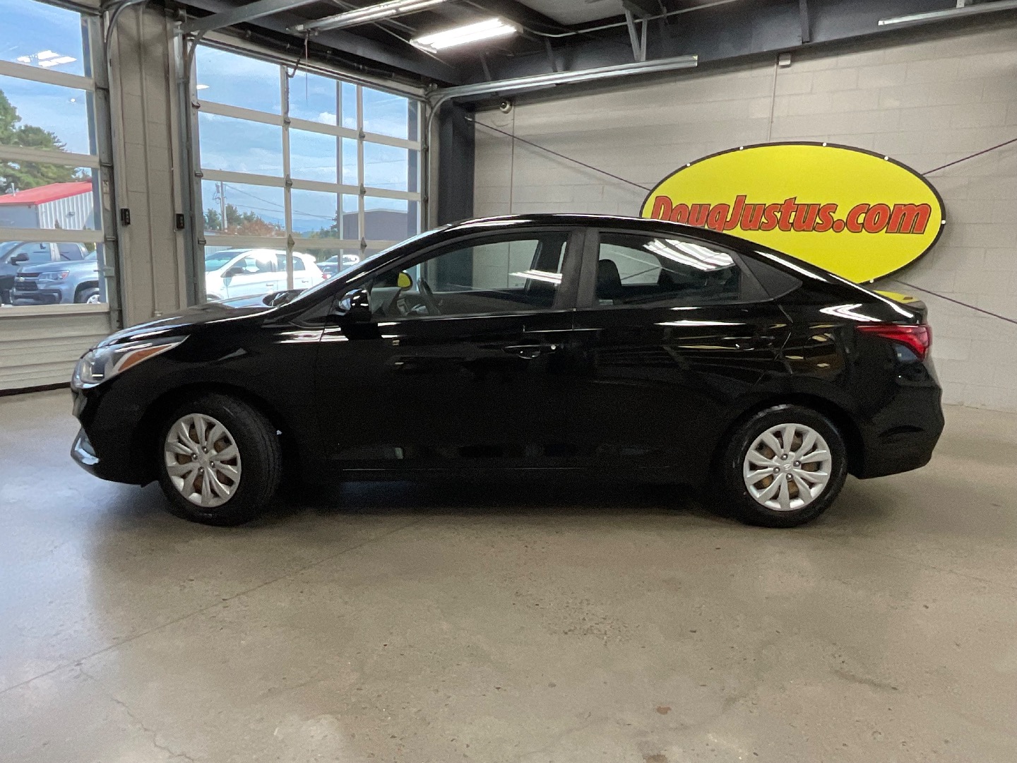 2020 Hyundai Accent SE photo 2