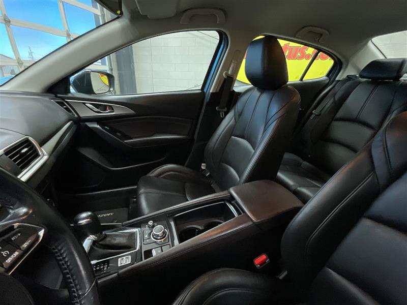 2018 MAZDA MAZDA3 TOURING