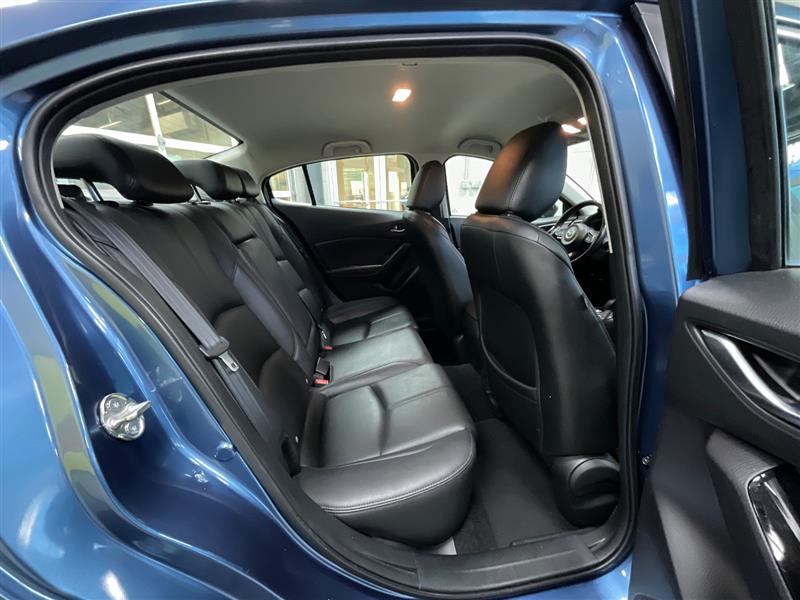 2018 MAZDA MAZDA3 TOURING