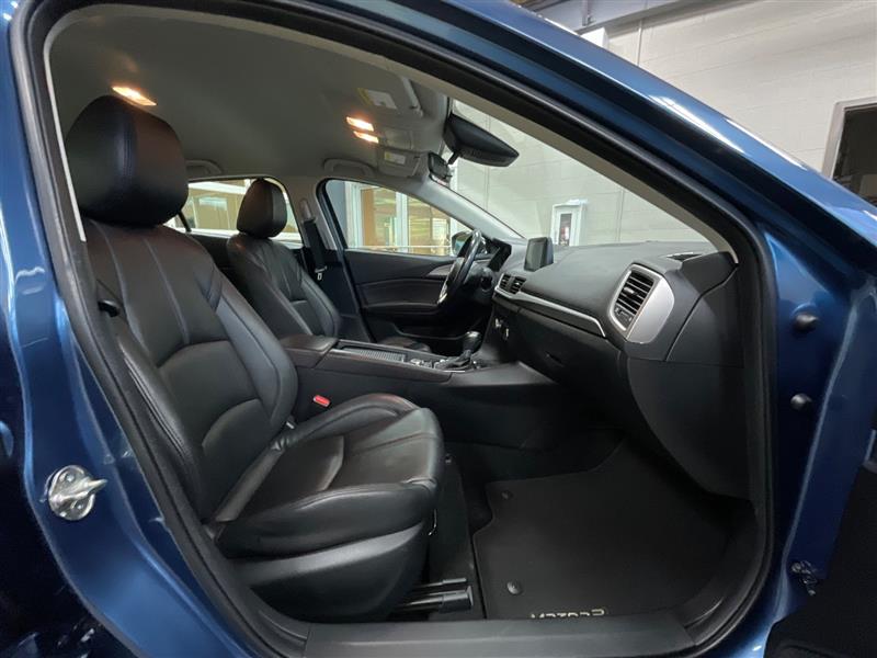 2018 MAZDA MAZDA3 TOURING