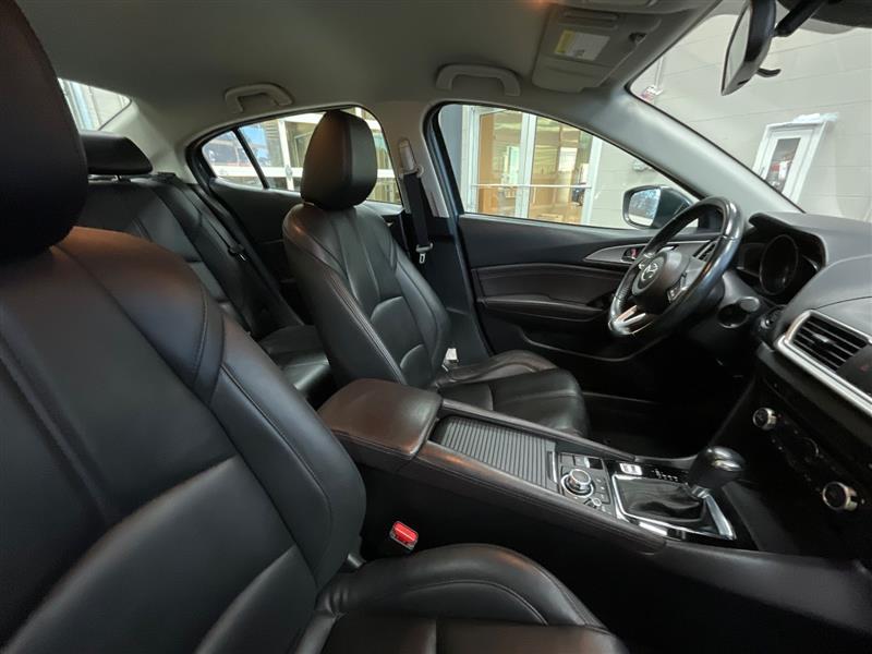 2018 MAZDA MAZDA3 TOURING