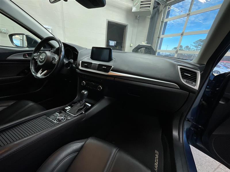 2018 MAZDA MAZDA3 TOURING