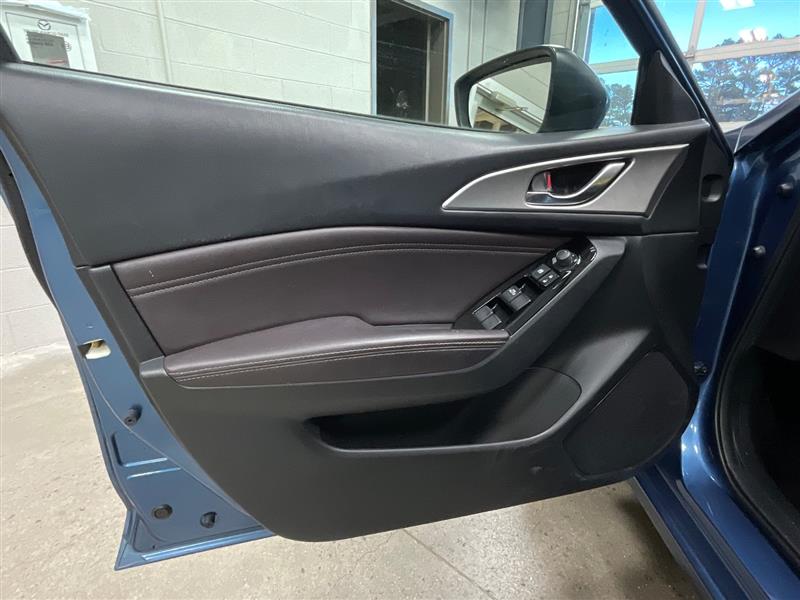 2018 MAZDA MAZDA3 TOURING