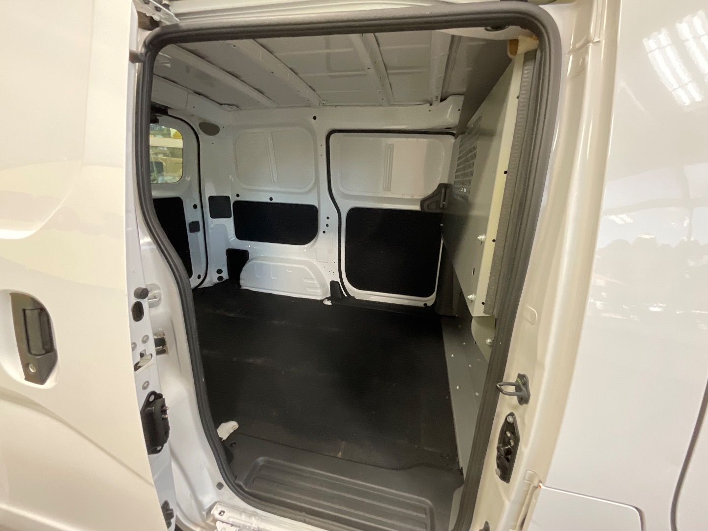 2017 Nissan NV200 SV photo 16