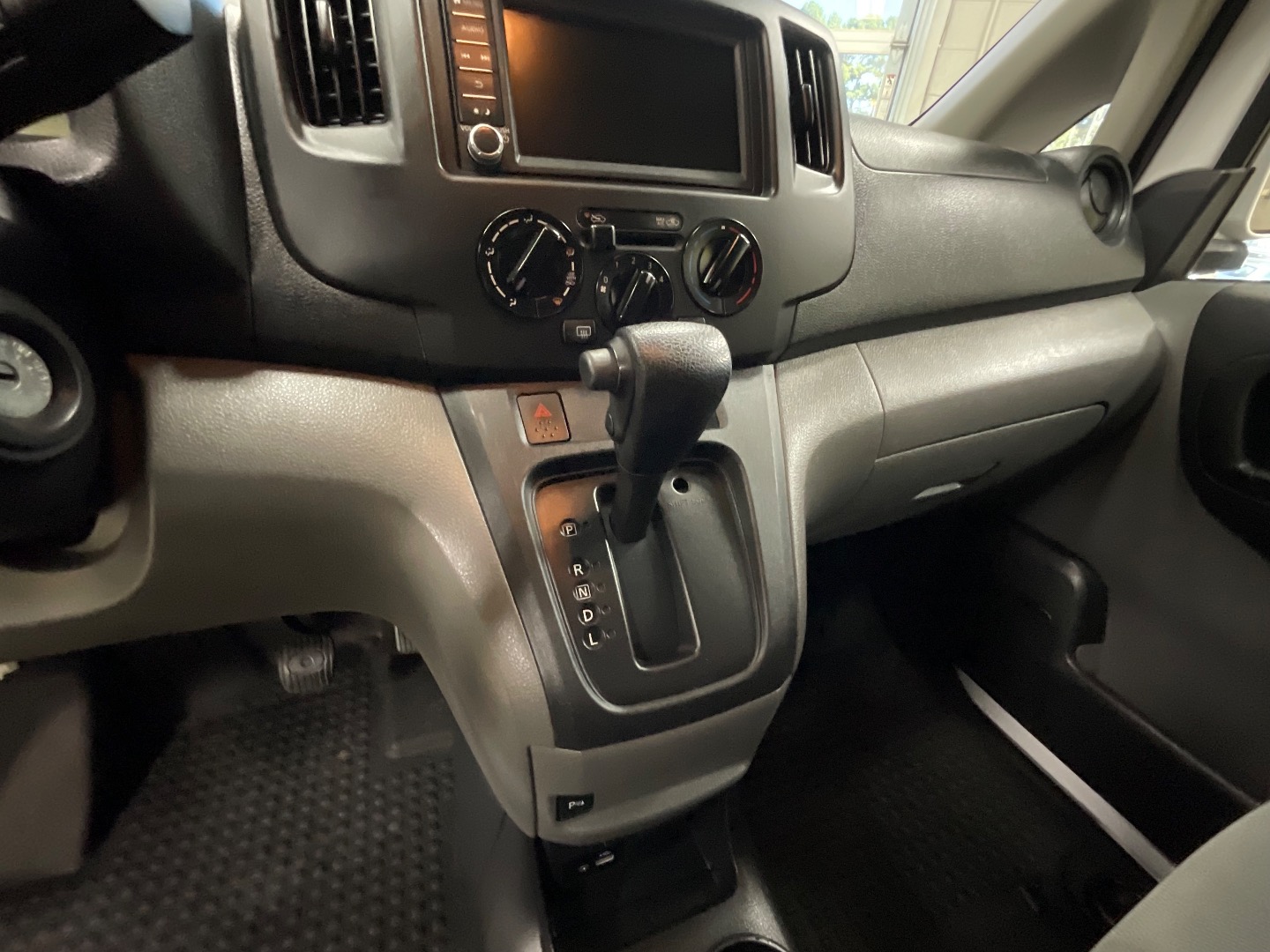 2020 Nissan NV200 SV photo 13