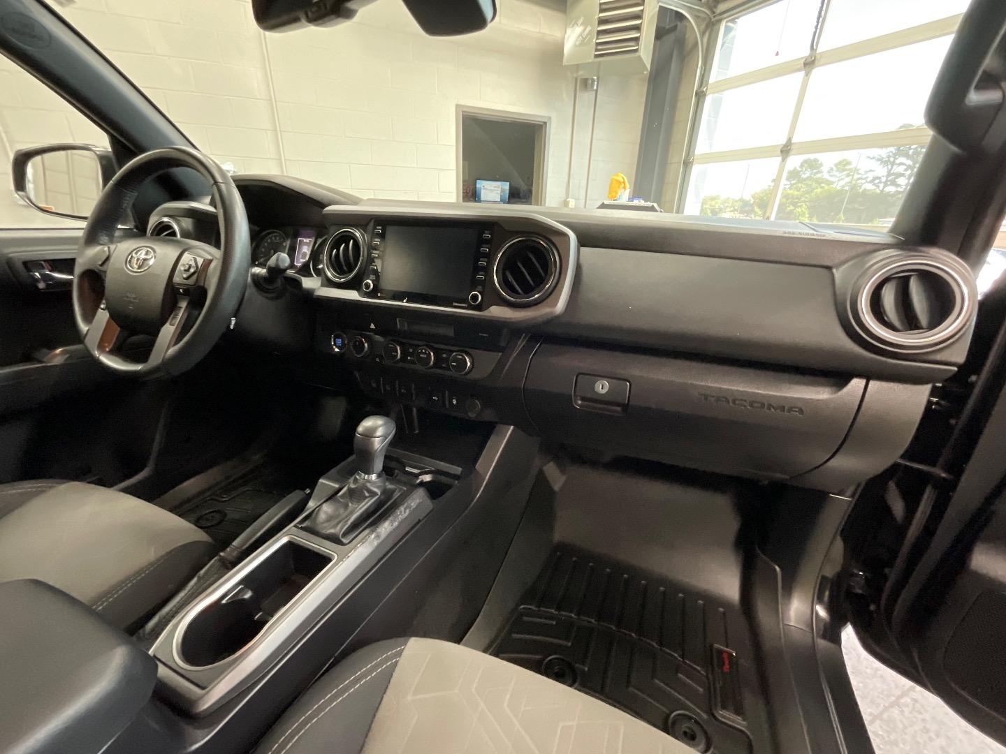 2022 Toyota Tacoma TRD photo 17
