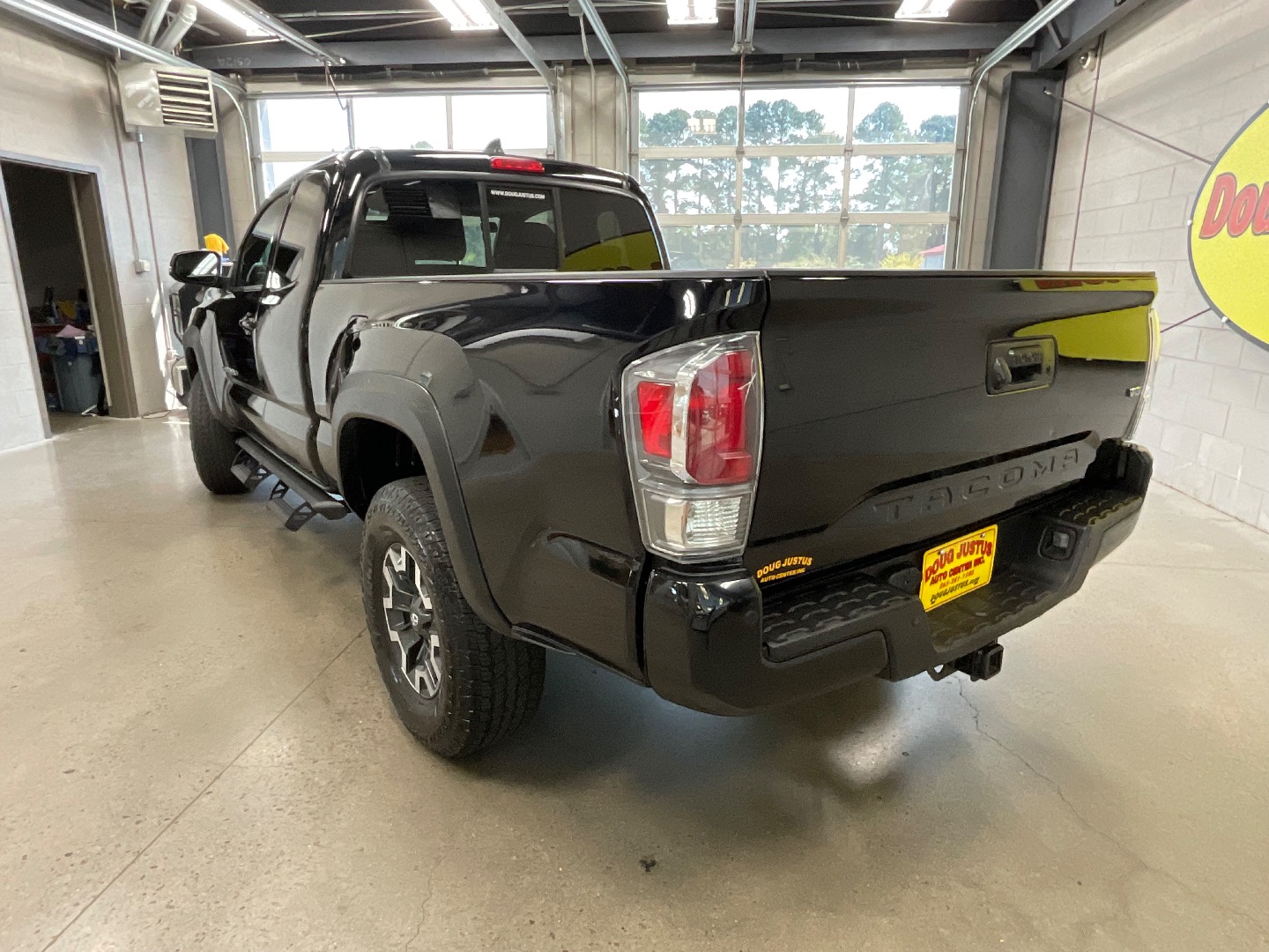 2022 Toyota Tacoma TRD photo 2
